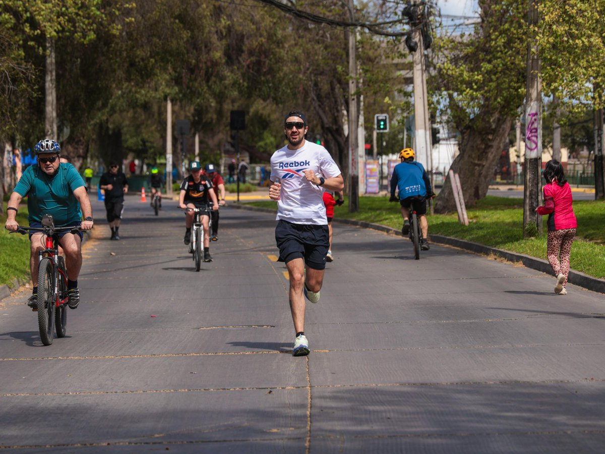 TomasVodanovic's tweet photo. Se bailó hasta tarde, se corre tempranito. En Maipú los espacios públicos son de la gente a toda hora 💚 https://t.co/gyf2cMXJzo