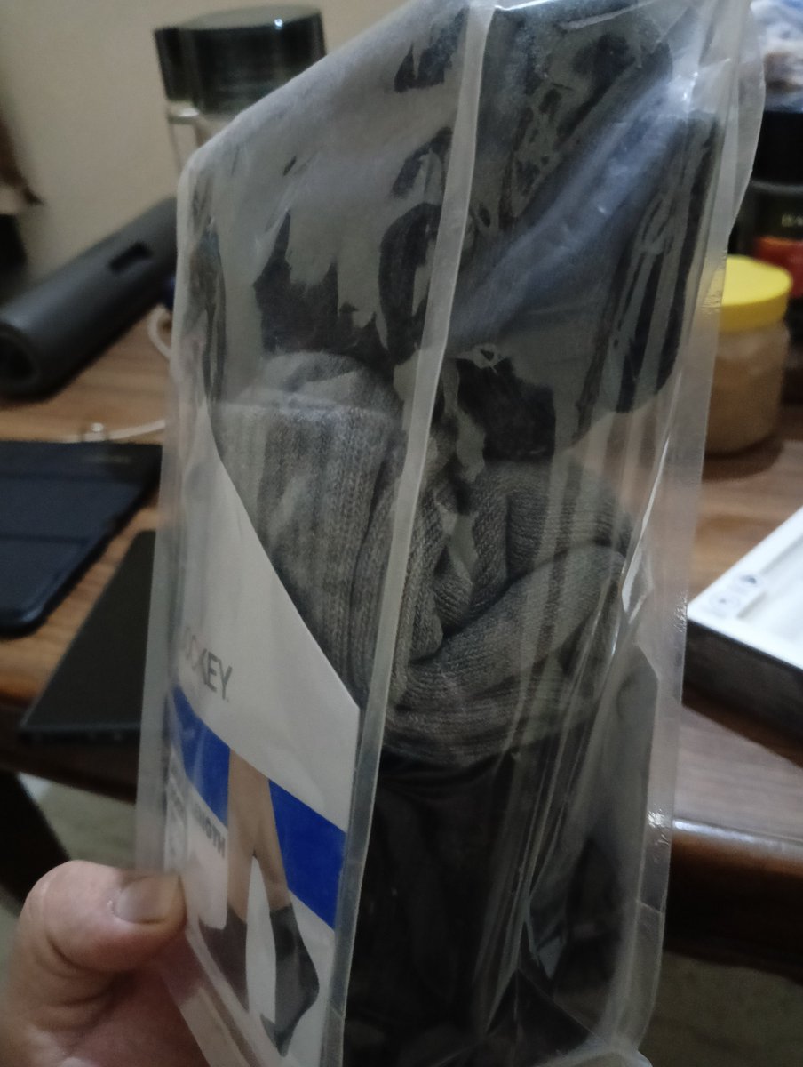 makkerdeepesh's tweet photo. @SwiggyCares @Swiggy why you sending old dirty dull products when charging fresh no discount rate assholes https://t.co/XMHfuaJ9CY