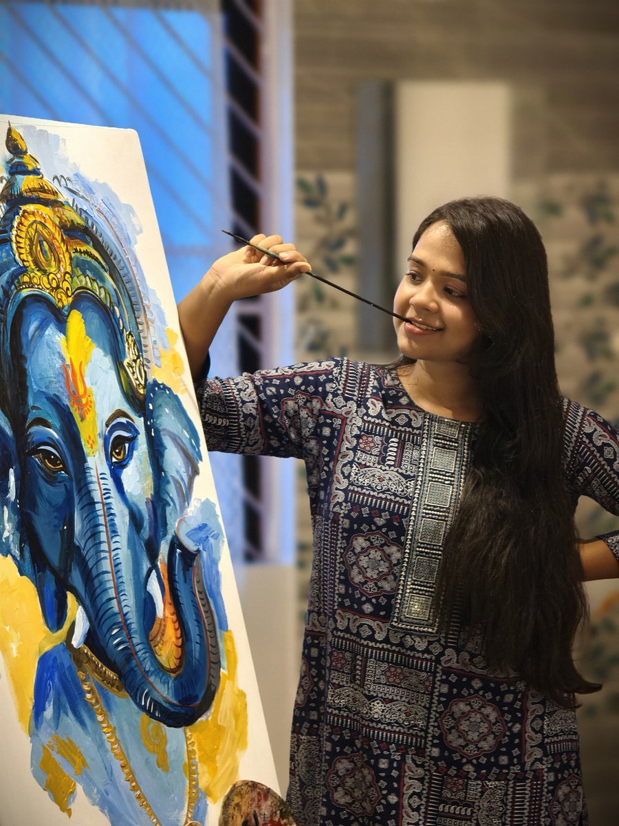 sahoo_anushree's tweet photo. Lost in the details and brushstrokes today. For me, painting Lord Ganesha isn’t just an art form—it’s a silent prayer and a celebration of devotion. Nothing beats the feeling of seeing His grace come together on canvas with every stroke. 🖌️💙✨
#LordGanesha #GaneshaPainting https://t.co/o39AhmSZha