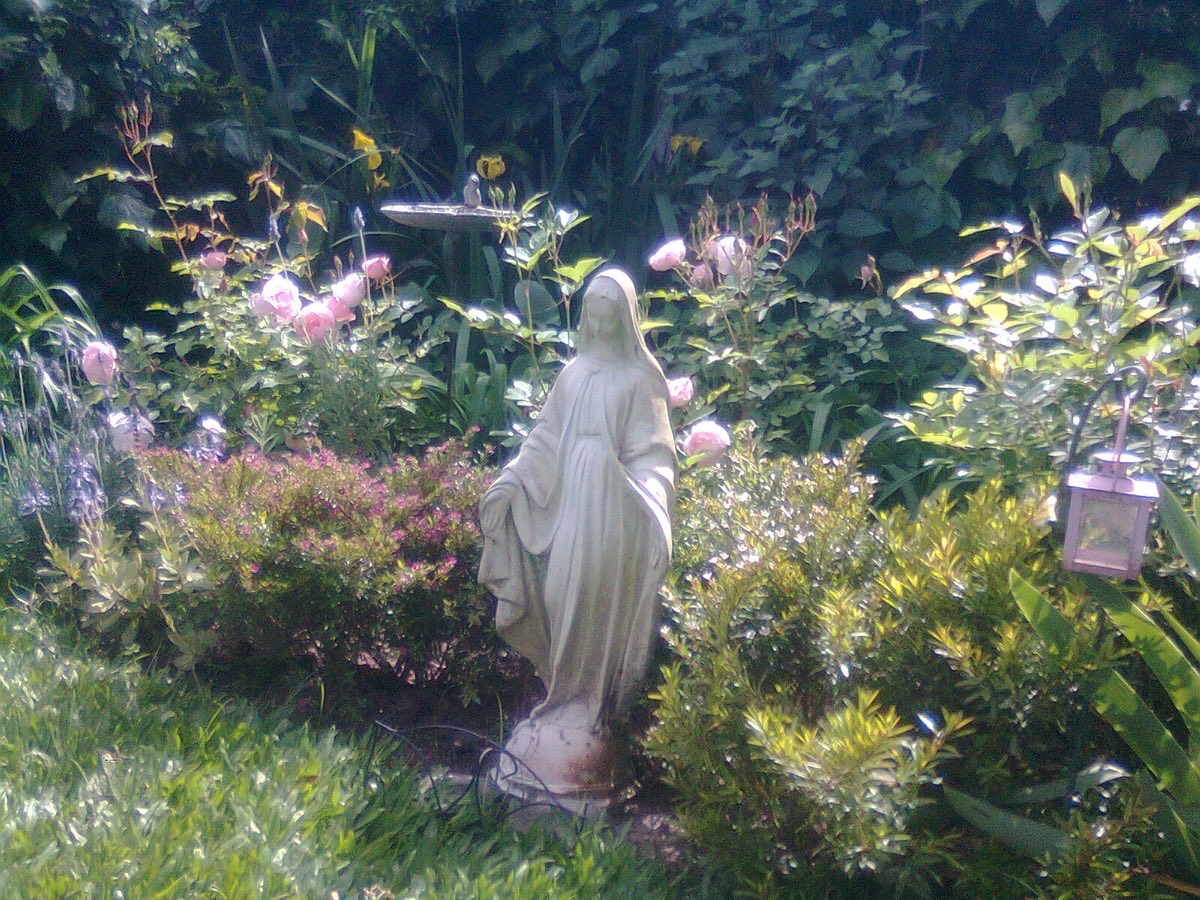 zelda928093's tweet photo. “Jesus honored her before all ages, and will honor her for all ages. No one comes to Him, nor even near Him, no one is saved or sanctified, if he too will not honor her. This is the lot of Angels and of men.”

- St. Maximillian Kolbe https://t.co/b5cs7481fF