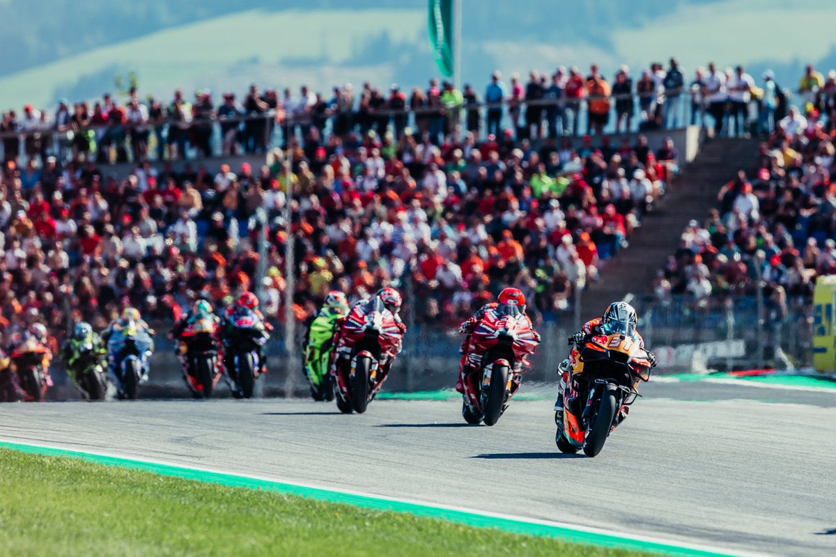 KTM_Racing's tweet photo. Home, sweet home 🇦🇹

#KTM #ReadyToRace #AustrianGP https://t.co/Vn3pt8x7ZS