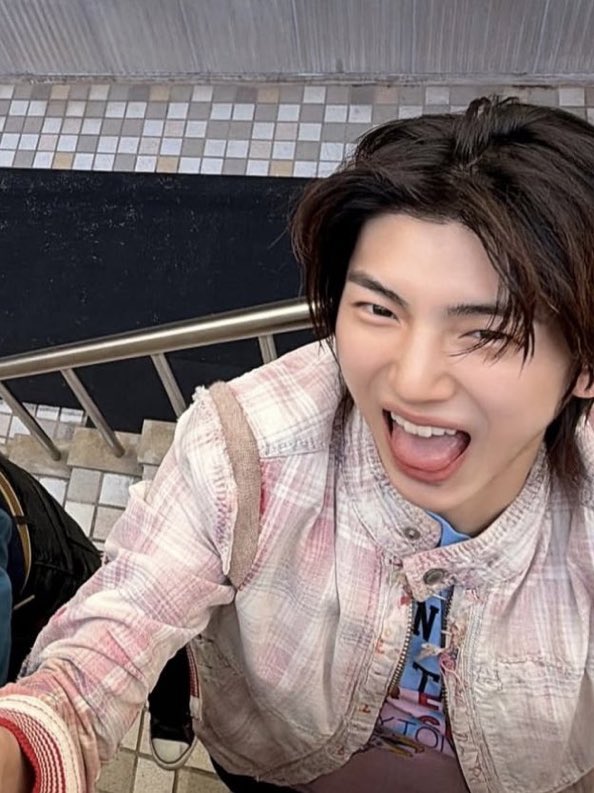 zzzzuing's tweet photo. 어뜨케혀마저앙칼짐ㅋㅋ https://t.co/GhBBfuMEbq