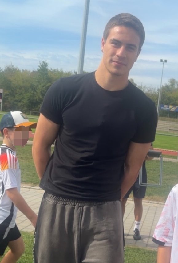 camybestdokenan's tweet photo. Eu fico curada a cada foto que esta saindo dele 🥺❤️‍🩹 https://t.co/ysaBtoFDHB