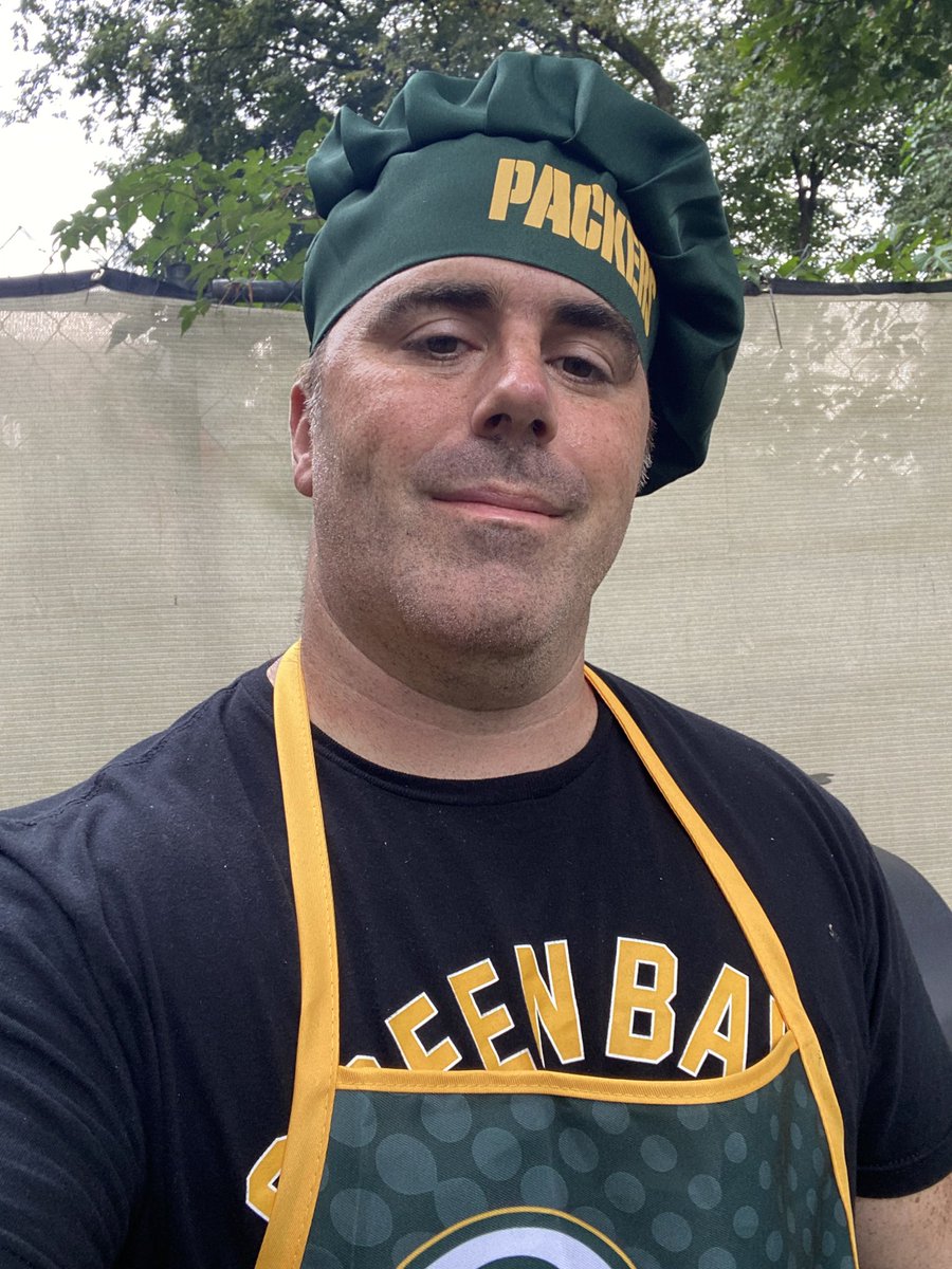 starks2765's tweet photo. Game day grillin in the rain #gopackers https://t.co/bKOXPd1zFw