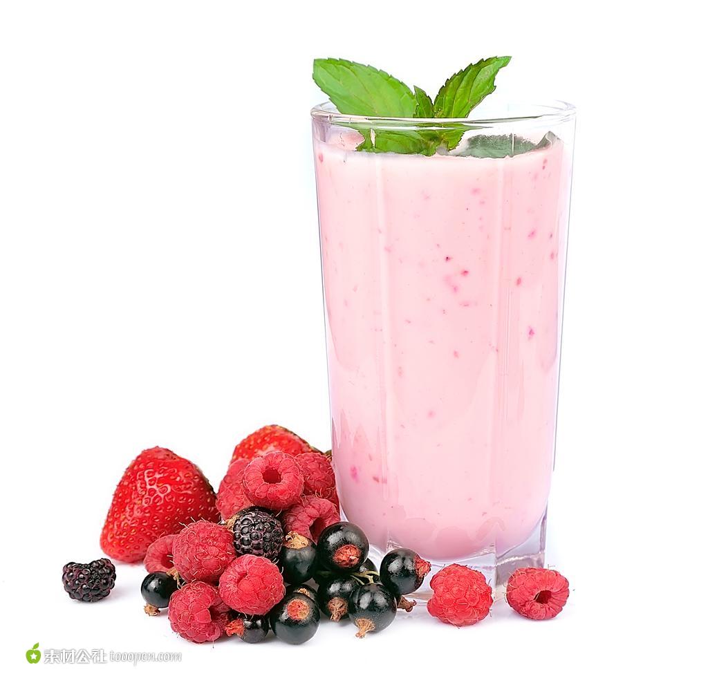berrh786228's tweet photo. Quick summer pick-me-up: Blend 1 ripe strawberry +  banana + 120ml almond milk + a pinch of mint! Ready in 2 mins, no added sugar needed! https://t.co/QIpHizNFSS