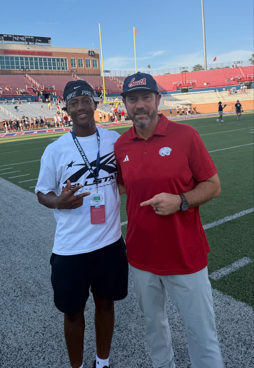 TimothyRoshell's tweet photo. Had a great game day experience at South Alabama! Had a great time and appreciate the hospitality. @CoachTimRattay @CoachZCrisler @amburkett64 @warmbier_tyler @cartercam12 @kade11_3 @DrewDunnUSA @JagsFB_Recruits 

@HWD_Football @hbrunner55 @CoachBooSmith @AL5AFootball1 @PrepRedzoneAL @UnLockYourGame_
@ScoutFball @najehwilk @dprice_qb17 @Michaelhiers107 @Prewettperform @QBHitList @scoutSMART_ @HallTechSports1