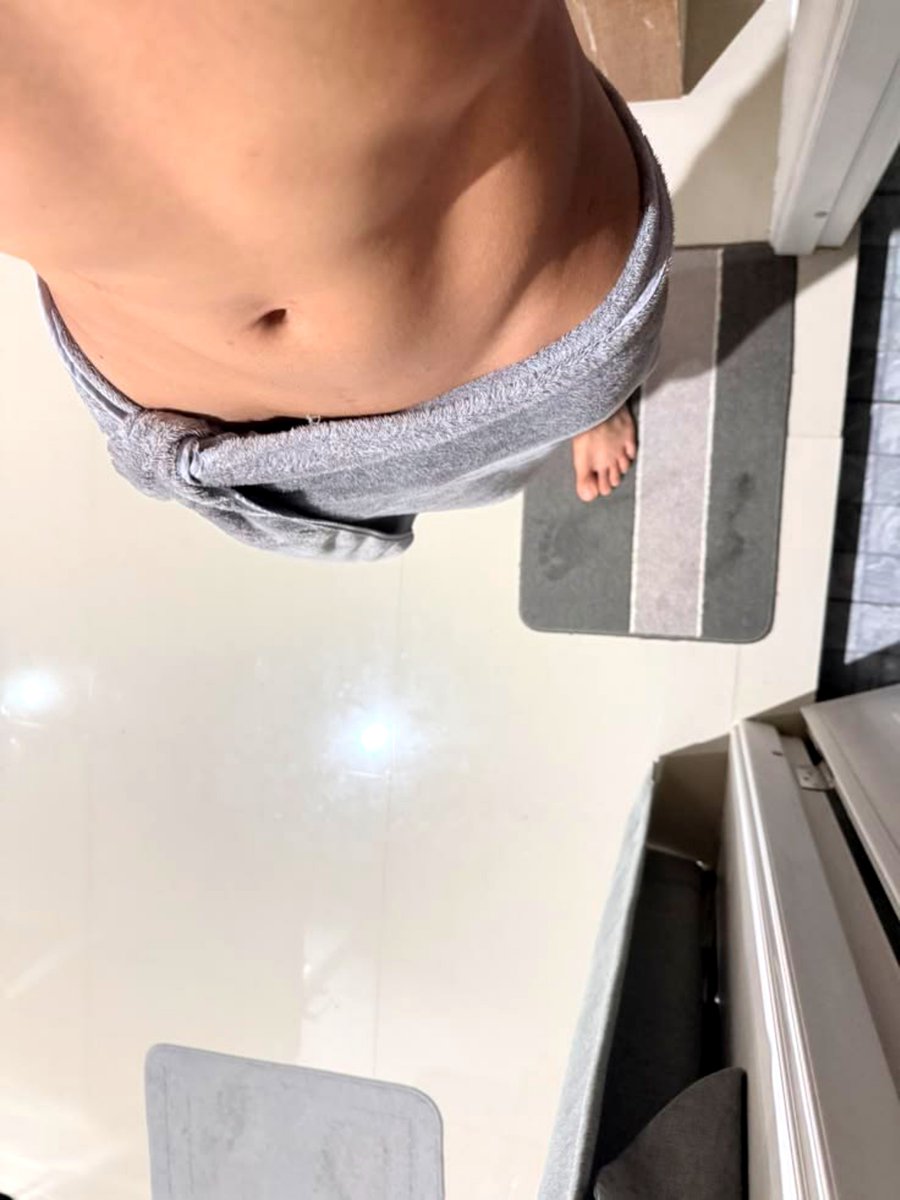 femboyguy_10's tweet photo. There is nothing better than a shower 🧖🏻🛀🏻
But of course it would be much better with a lover 😊😉

#shower #abs #lover #alone #sixpack https://t.co/fBlyw8sTc1