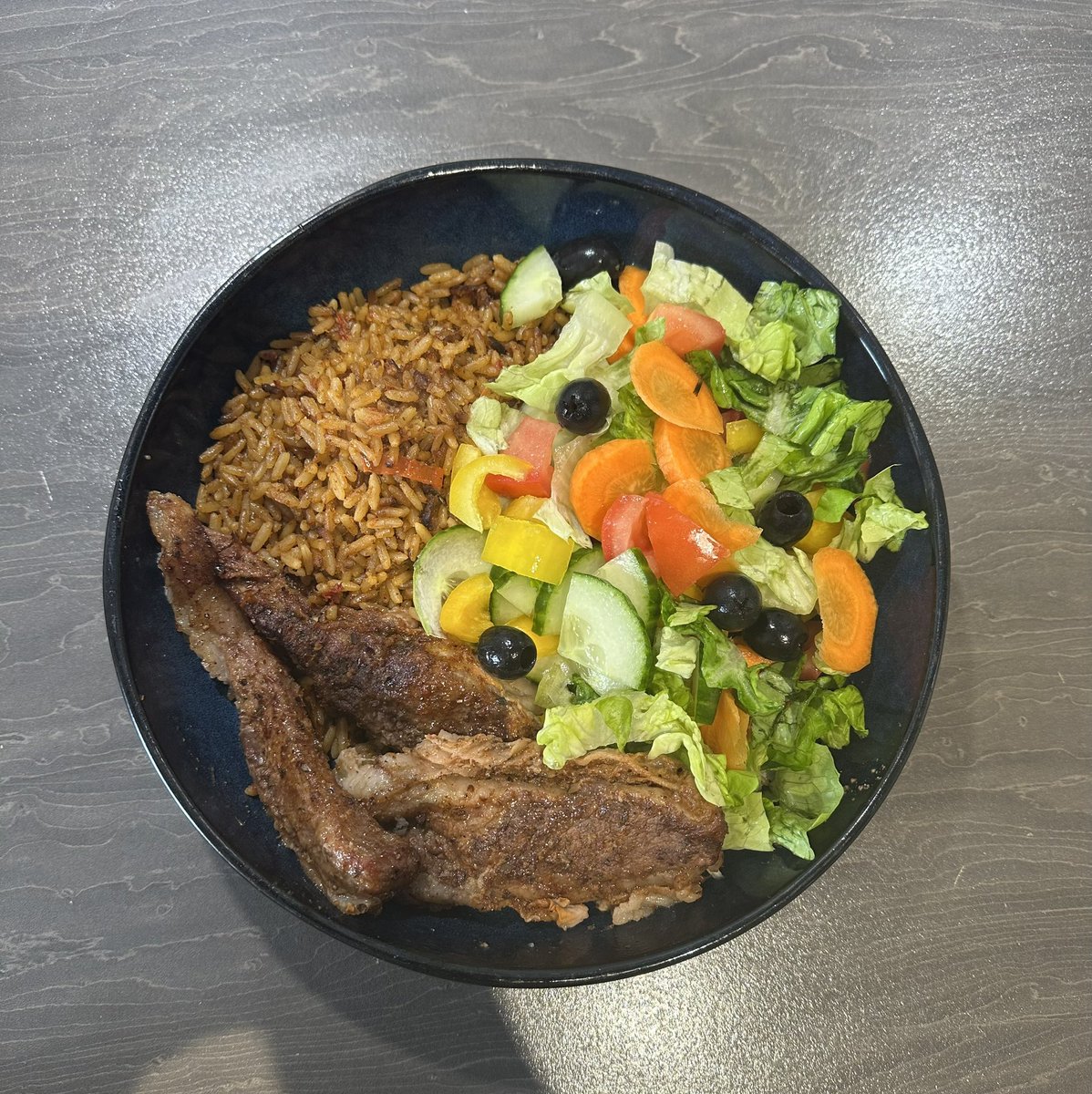 SuitsAndTiaras's tweet photo. I always love some colours on my plate. https://t.co/vzuQWVBAgx