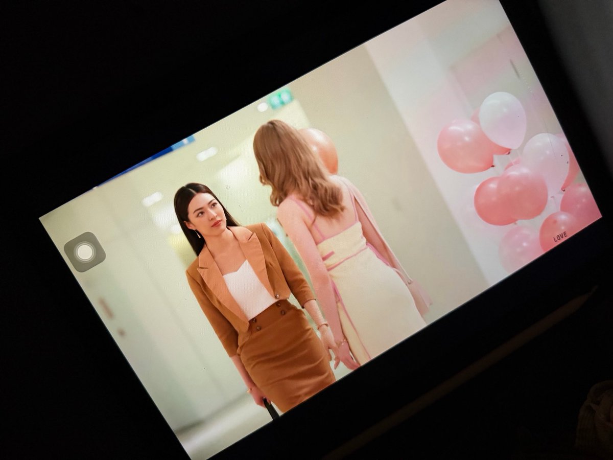lonongnub_trend's tweet photo. ทุกคนอยู่ไหนกันคะ หนูอยู่เซนคิงละ 

#หลิงออม #LingOrm 
#ใจซ่อนรัก #TheSecretOfUs https://t.co/B1LmeYUgNG