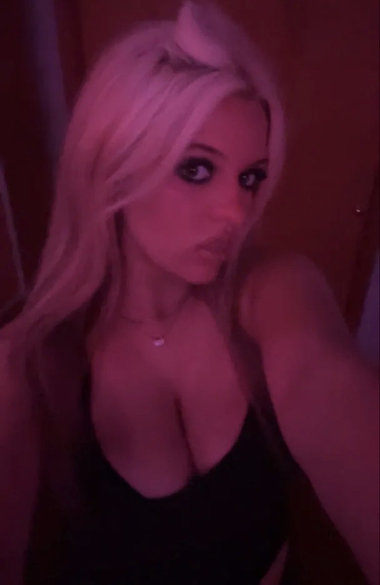 DDavrbkz's tweet photo. Dm me for more of my sister if you wanna tribute her and cuck me #sister #cum #tribute #slut #cucky https://t.co/9uYAYVnQzn