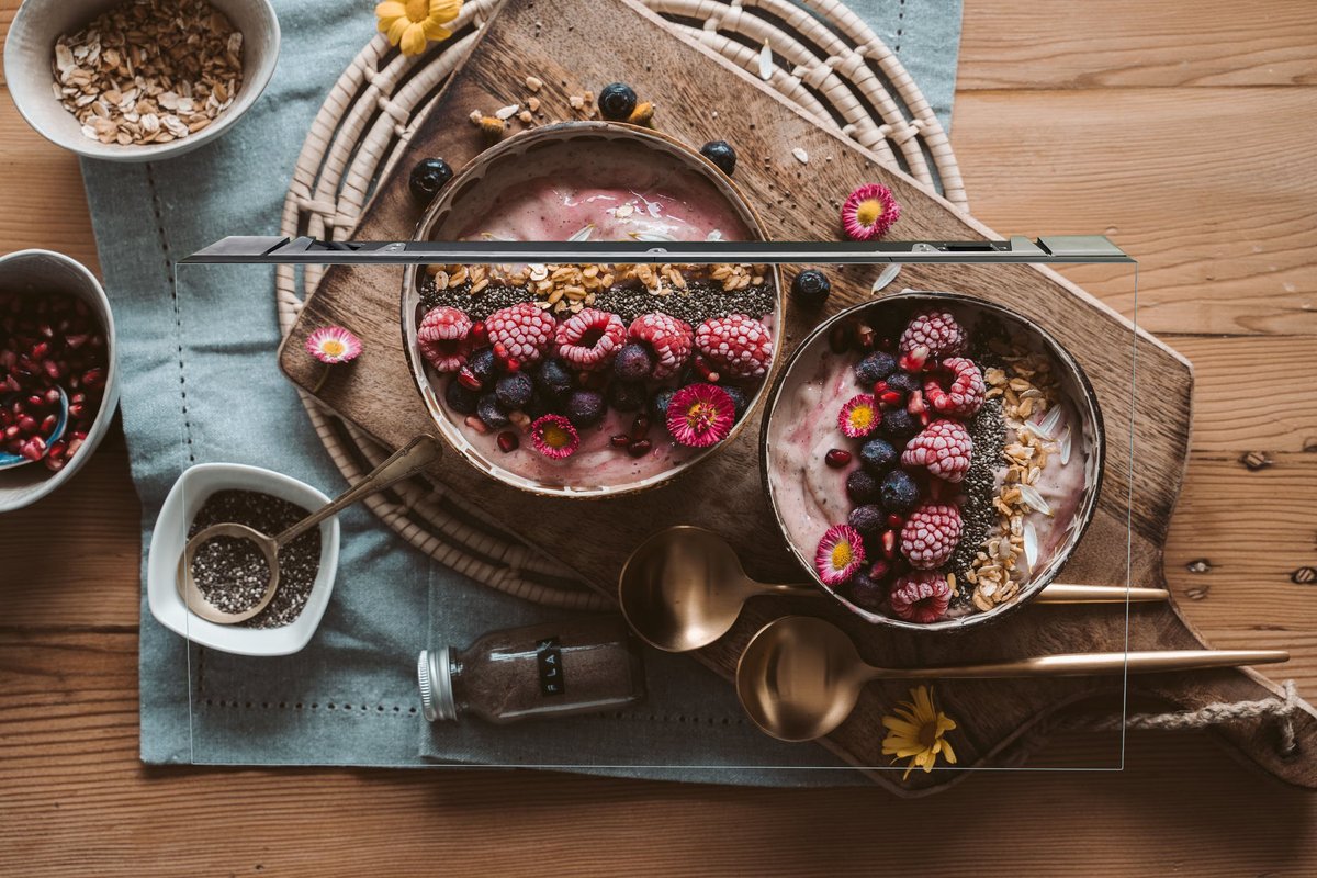 snowb434218's tweet photo. Just found the old ceramic bowl I used as a kid! Now it holds my morning oats, feels like warm nostalgia in every bite. （刚翻到小时候用的陶瓷碗！现在用来装我今早的燕麦，每一口都裹着温暖的怀旧感。） https://t.co/CsE49mPonH