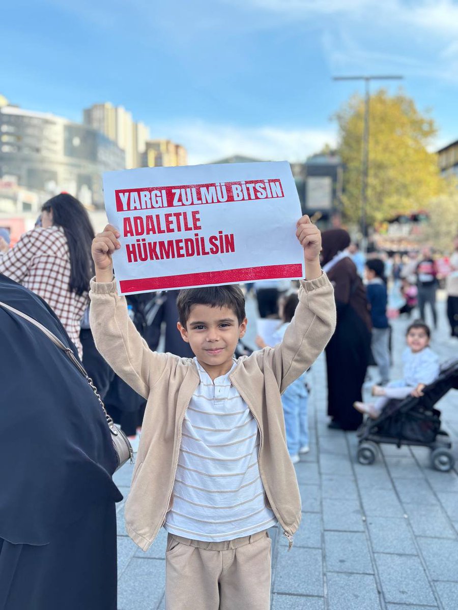 fharekeistanbul's tweet photo. Furkan Çocuk olarak hukuksuzca tutuklanan Alparslan Kuytul Hocaefendi, Semra Kuytul Hocahanım ve tutuklu abilerimiz için basın açıklamasına katıldık.

📍 Esenyurt Meydan 

#YargıEliyleZulüm
Ozgürlük IçinMeydandayız
FurkanGönüllülerine Ozgürlük https://t.co/4jLIpuDfZq