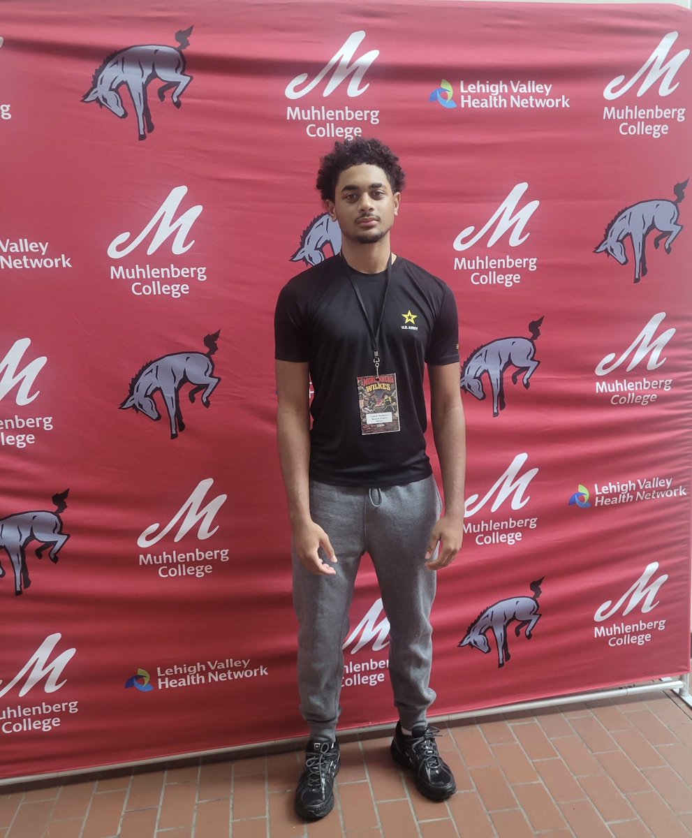 Cayden4Anderson's tweet photo. Great visit over the weekend to Muhlenberg College for the football game vs. Wilkes! I really enjoyed the campus and appreciate the coaches for the warm welcome and great hospitality. Looking forward to building a relationship! #DigIn
#collegefootball #hsfootball #classof2027 https://t.co/kAVhQ8rRTq