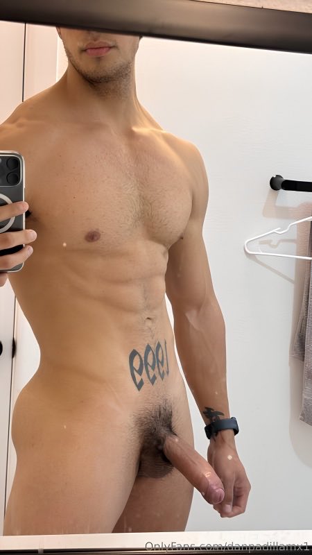Danpadillamxx1's tweet photo. ¿Mi vrg o mi culo? 😈
El desayuno está servido… 🥛🍑 https://t.co/Z8upzAiuqL