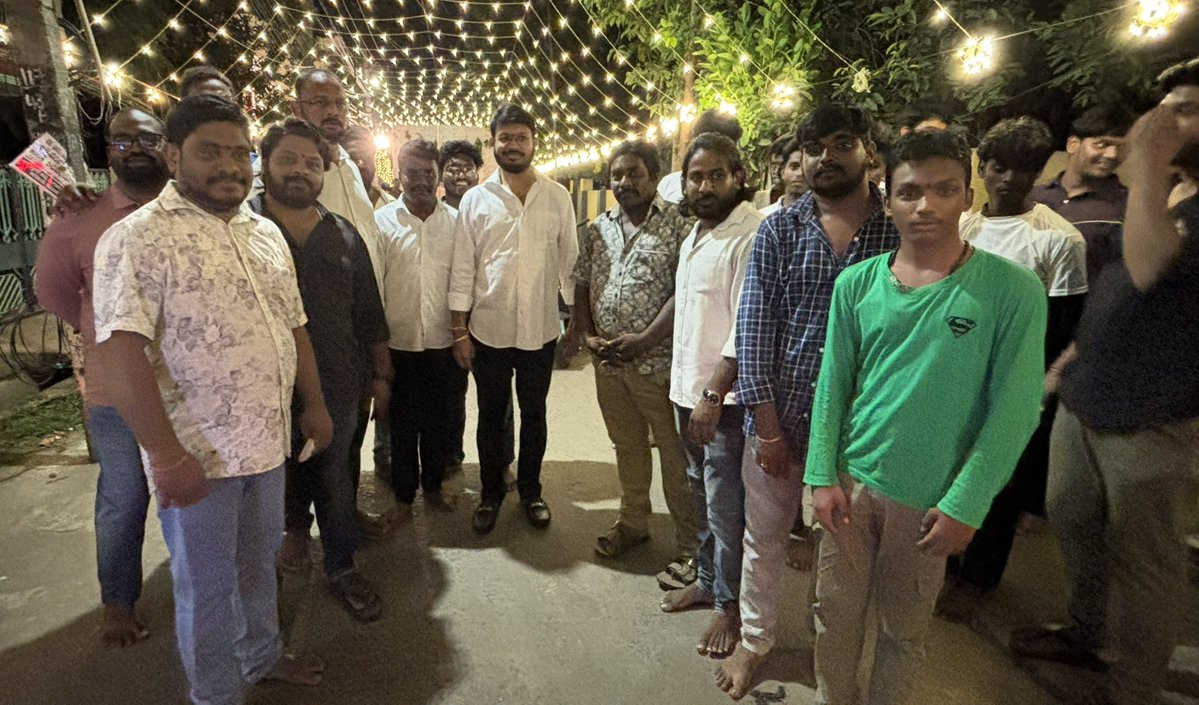 Satyatalatamjsp's tweet photo. జనసేన పార్టీ 43వ డివిజన్ అధ్యక్షులు శ్రీ చోడిశెట్టి శ్రీమన్నారాయణ గారి ఆహ్వానం మేరకు, గణేష్ యూత్ సభ్యుల ఆధ్వర్యంలో నిర్వహించిన సరస్వతి పూజా కార్యక్రమంలో పాల్గొనడం జరిగింది.
మీ
తలాటం సత్య
చైర్మన్, కాకినాడ అర్బన్ డెవలప్మెంట్ అథారిటీ
#TalatamSatya #KAUDA #KakinadaDist https://t.co/CtHVrWOUx0