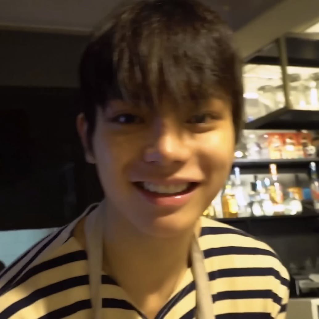 jasuov's tweet photo. toothy smile <33 😸😸 https://t.co/aFOZdRMVel