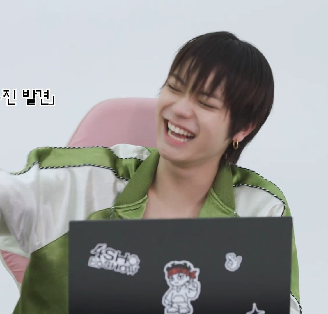 jasuov's tweet photo. toothy smile <33 😸😸 https://t.co/aFOZdRMVel