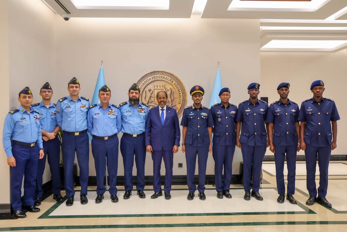 SomaliEye_'s tweet photo. Somali President and Commander-in-Chief of the Armed Forces, Hassan Sheikh Mohamud, received a senior Pakistan Air Force delegation at the Presidential Palace in Mogadishu, led by Air Marshal Muhammad Sarfraz, Pakistan’s Air Defence Commander and Deputy Chief of the Air Staff.

The meeting focused on strengthening and accelerating the development of the Somali Air Force, including training, capacity building and defence cooperation between Somalia and Pakistan.