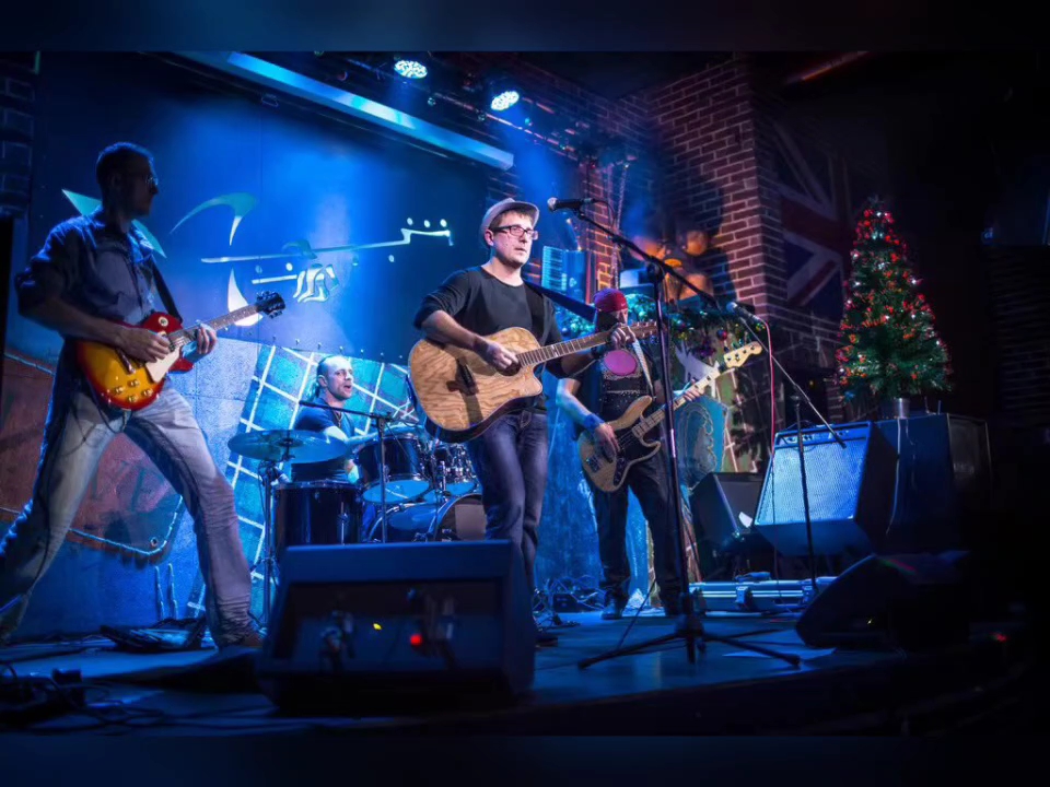 fawnv807683's tweet photo. Catch tonight’s live indie band set at Downtown Jazz Club—raw vocals, killer guitar riffs, vibe hits different in person! 10/10 would recommend! https://t.co/6n37FIPNyd