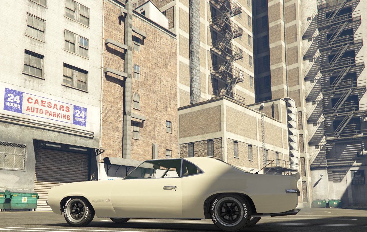tomwat_obs's tweet photo. 📸 STREET CAR PHOTOGRAPHY #06
DECLASSE VIGERO
クリーム色のボディに、アメリカンな魂。
古き良き時代のスタイルは、
今も街の視線を奪う。
Old school. Still cool.
📍 Los Santos
📸 Street Car Photography
#GTAOnline #DeclasseVigero #CarPhotography #StreetCarPhotography #GTAV https://t.co/Hwx3sHz89y