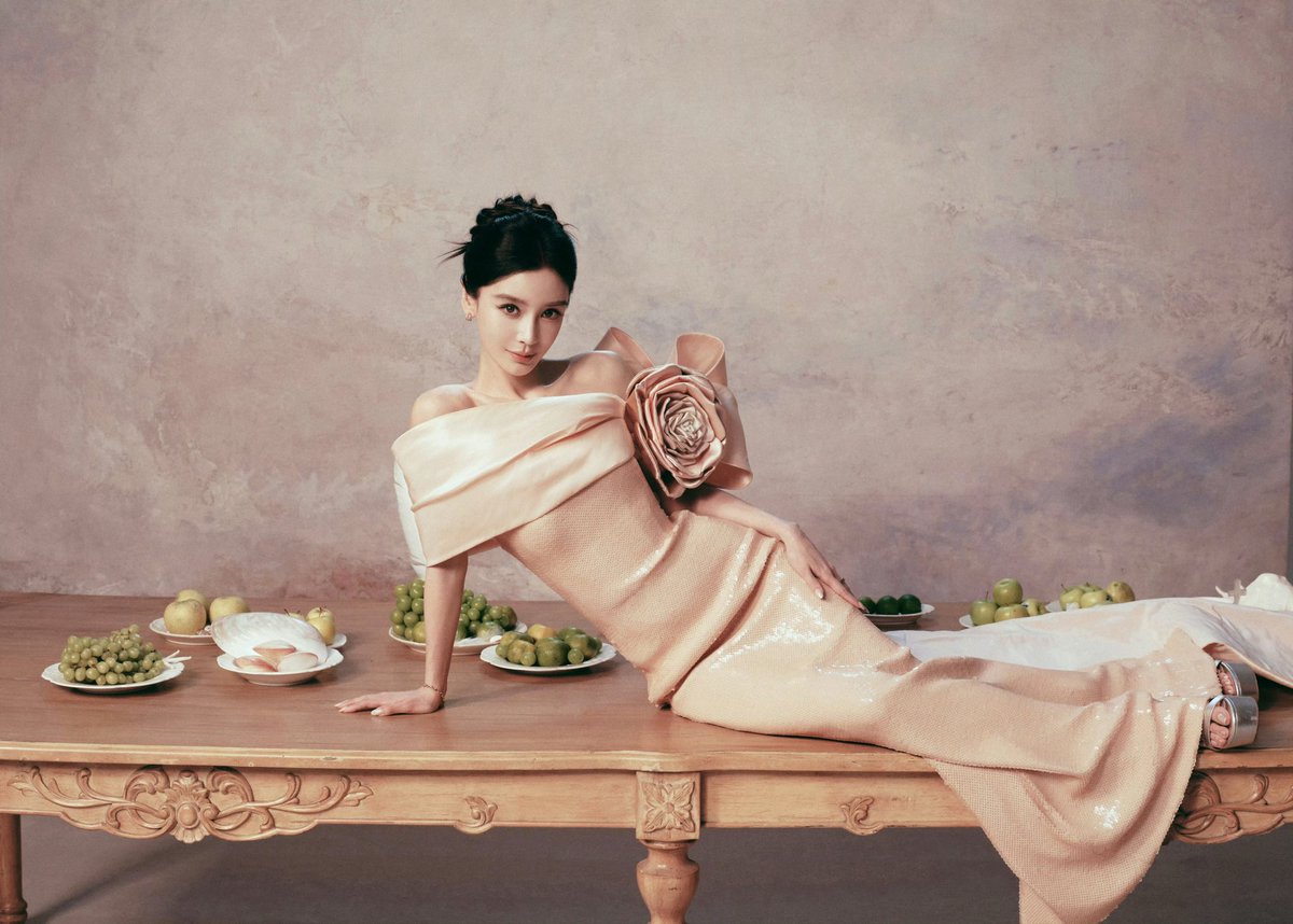 scene5wrp's tweet photo. Chinese actress Angelababy in Alexis Mabille haute couture for her latest appearance.

#angelababy #hautecouture 
#alexismabille https://t.co/HyCjRg9AqK