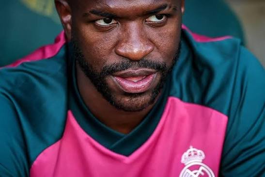 PSGINT_'s tweet photo. Real Madrid Pissed and Disrespected Vini so much for 2 years

giving Mbappe the keys despite Never winning anything and Vini winning Madrid 2 UCL's

and instead of leaving this Satanic club this dumbass extended for 5 years at this Satanic institution https://t.co/yzSnwn1JqG