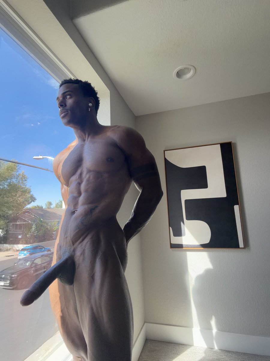 prettyskinboi2's tweet photo. Checking out the view 👀 https://t.co/b82b6i2rzJ
