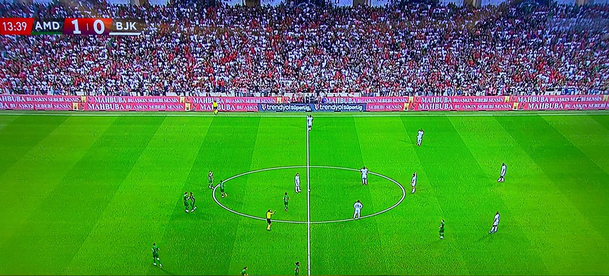 EmpireofTurks's tweet photo. @Besiktas Merdiven boşluğu diye bir şey yok 

Ağır ceza gelmesi lazım. https://t.co/OfSDFD0HV7