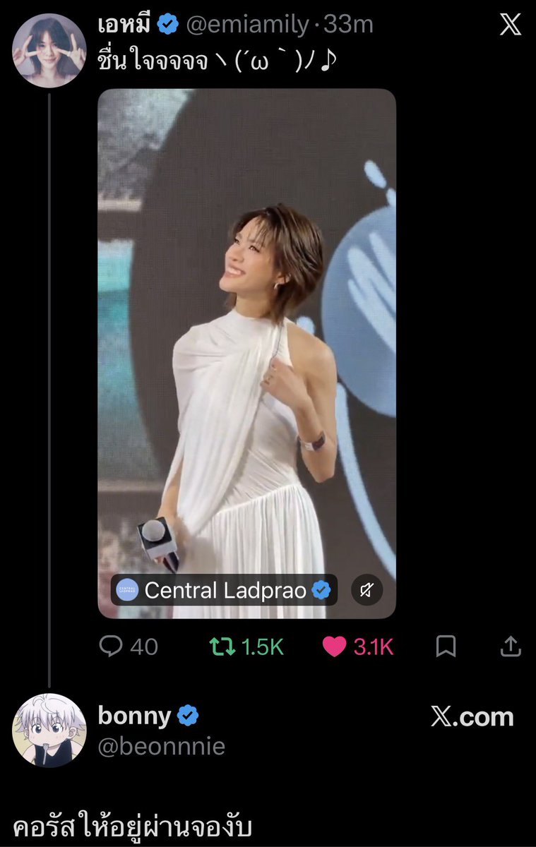 mamipenguin85's tweet photo. 🧡: My heart is so full~ (seeing the fans sing along with her).
💜: I was singing the chorus for you through the screen.

#EmiBonnie #emiamily #beonnnie https://t.co/I3v42iRKbz