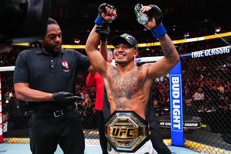 UFCTrashTalker's tweet photo. @Pantoja_GOAT New Era is here.
Respect to Pantoja tho forever. https://t.co/iiNcZfXGPf