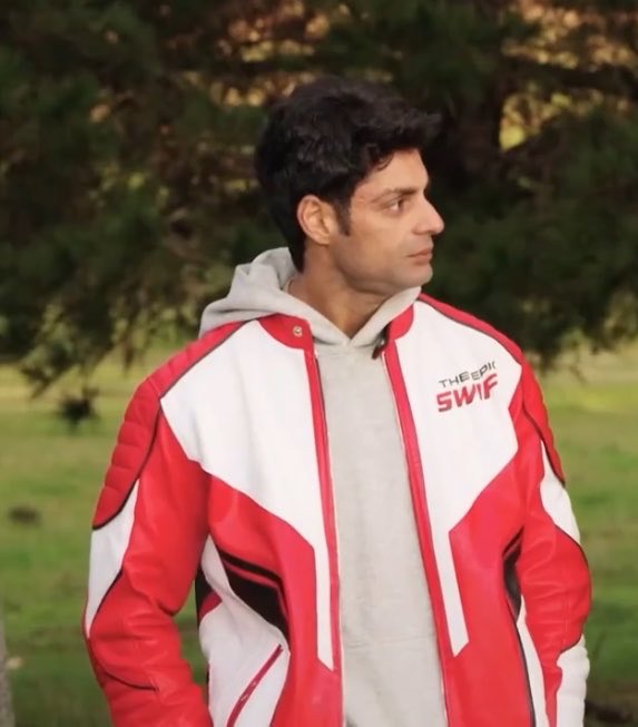 bhataktasitara_'s tweet photo. The shaved look is really growing on me he went from serving daddy to being the cutest cutie patootie &amp; I love it<3

#karanwahi #hot #cute https://t.co/0piQpXyqWL