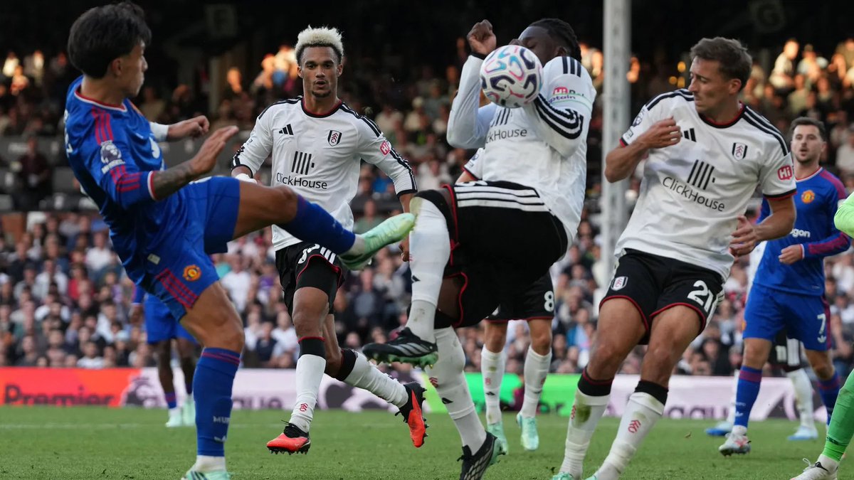 Mhxbeyond's tweet photo. Premier league past: 🥅

Craven Cottage Rescue. Matheus Cunha rescues point Manchester United, equalizing 89th minute after Lisandro Martinez's own goal put Fulham ahead. It finishes 1-1 at Craven Cottage. #MHXbeyond #PremierLeague https://t.co/HzeMDnn7XX