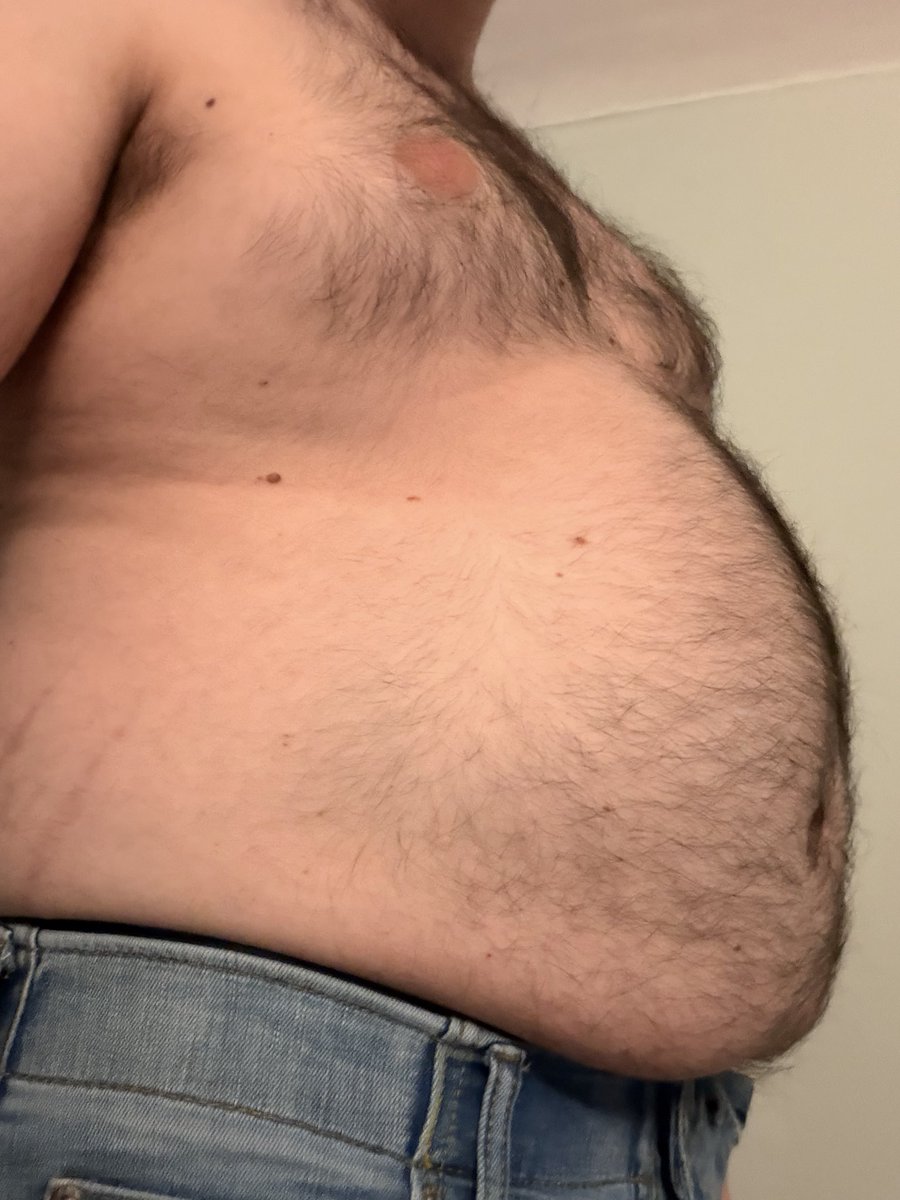 TyrulusD's tweet photo. Recreating by first belly pic to my present belly 😳 https://t.co/y51QL6ZpPQ