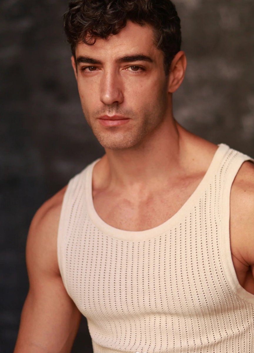 SexyMxn's tweet photo. ¿Y si hago una búsqueda para OTP duradera? ¿Me haréis algo de caso?

Gerard Minguez

- Actor de teatro / cantante / bailarín 
- Gay Pasivo
- Trama OTP / pareja / mucho sexrol
- Historia de pareja un poco heavy al principio https://t.co/jLAyPSIhMF