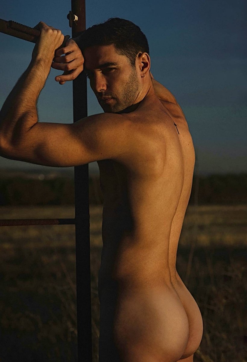 SexyMxn's tweet photo. ¿Y si hago una búsqueda para OTP duradera? ¿Me haréis algo de caso?

Gerard Minguez

- Actor de teatro / cantante / bailarín 
- Gay Pasivo
- Trama OTP / pareja / mucho sexrol
- Historia de pareja un poco heavy al principio https://t.co/jLAyPSIhMF