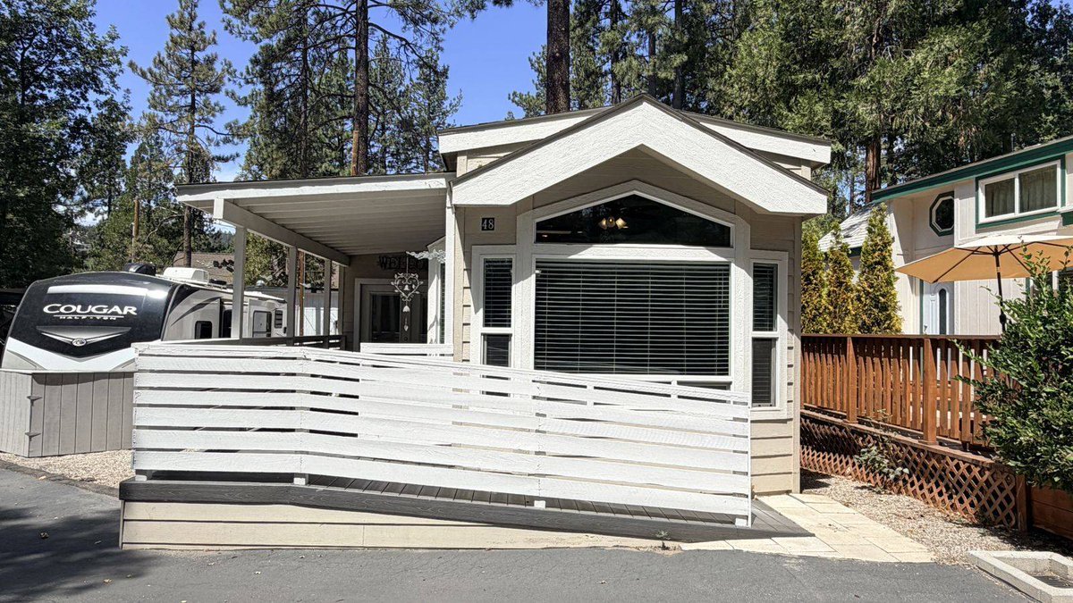 astewartidy's tweet photo. 2020-built 2-bed, 0.75-bath, 520-sq-ft Idyllwild home for $155K. 55+ community; approx. $850/mo space rent.
https://t.co/xWdNqnaOy0 https://t.co/UksDrhRAwD