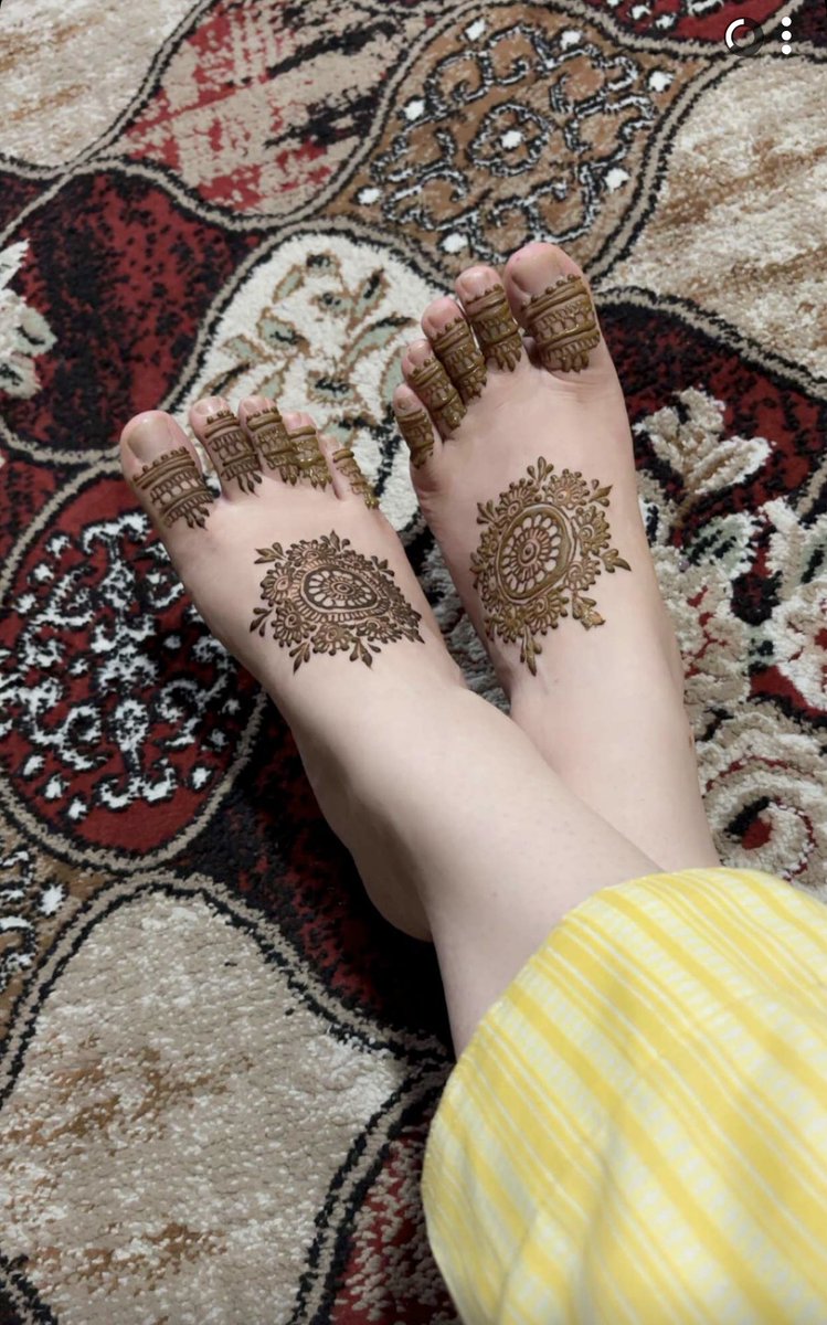 Goddessffarah's tweet photo. Who wants to serve my feet https://t.co/SKTqiRihpp
