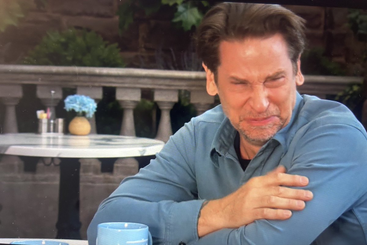 SarahYR20's tweet photo. Not a fan of crybaby Matt. 🙄 #YR #Wimp https://t.co/DH6GoWELGo