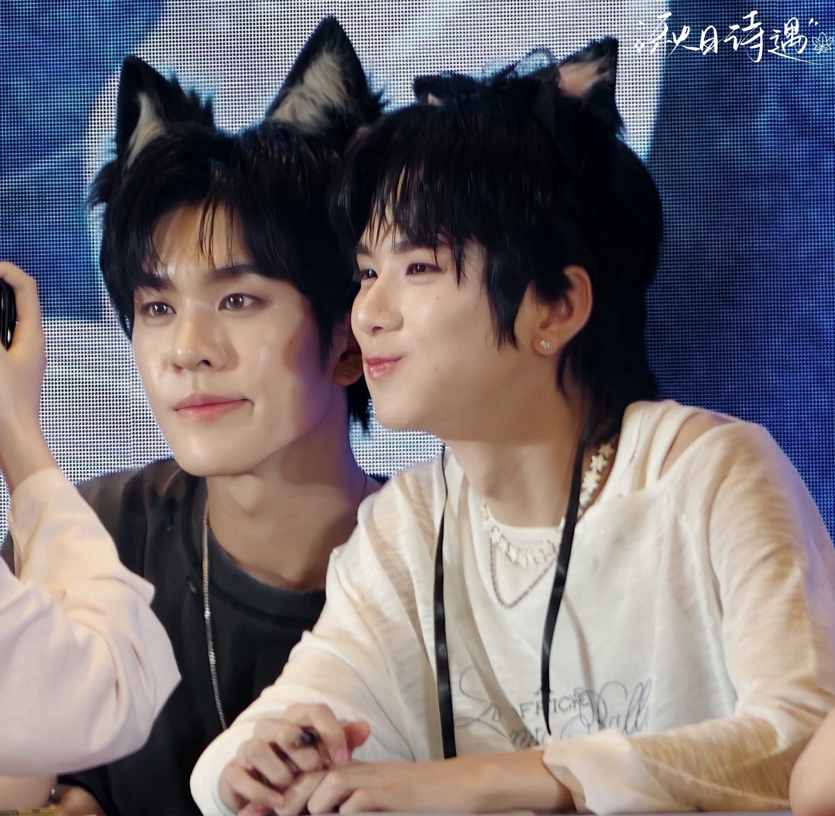xiaoshilovesave's tweet photo. 两个萌物

OCEAN WHISPERS TO AAS
#AuauSaveOceanWhispersFanSign
#auautnp #savewrg  #auausave https://t.co/eOPc8FGhlf