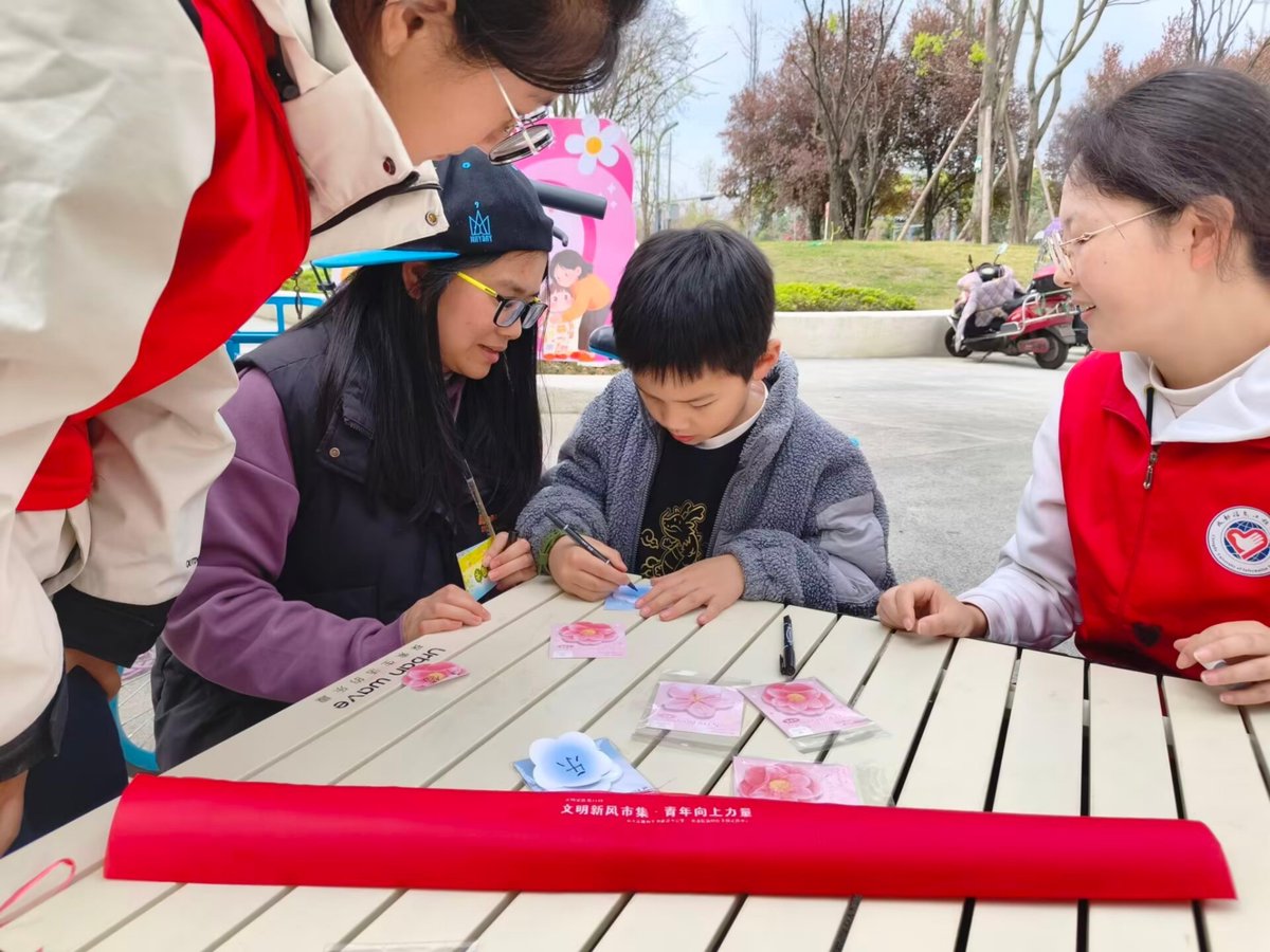 namchangss's tweet photo. Neighborhood Book Swap this Sat (10AM-2PM) at Central Park! Bring your pre-loved books, take new reads, chat with neighbors. All ages welcome! https://t.co/Jq9J0h3TnL
