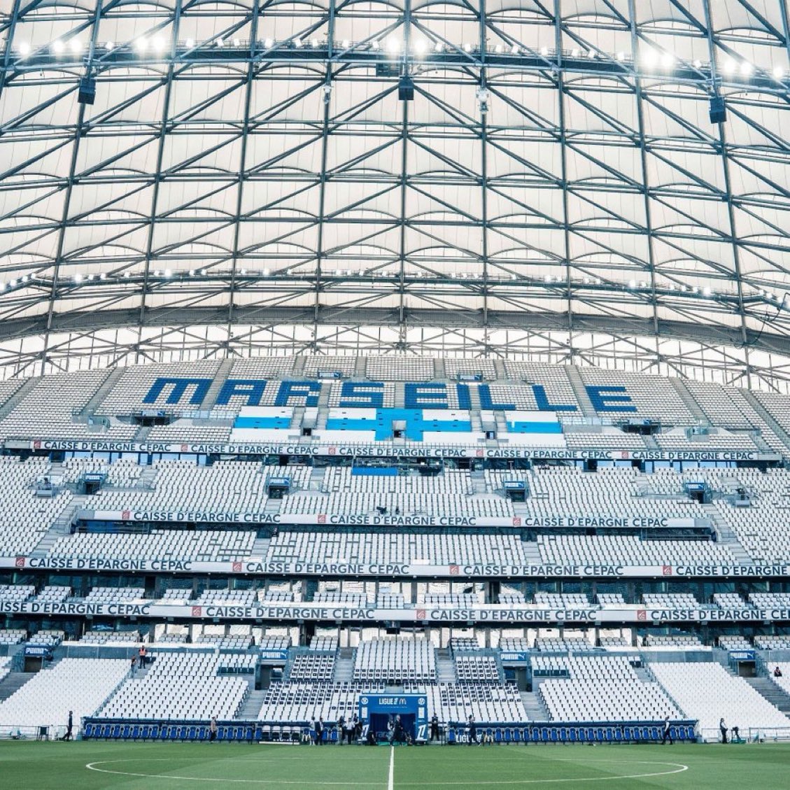 1SMi_'s tweet photo. 9:45 قمّة فرنسا باريس ومارسيليا!!!🥶💙 https://t.co/nlllqzedG5