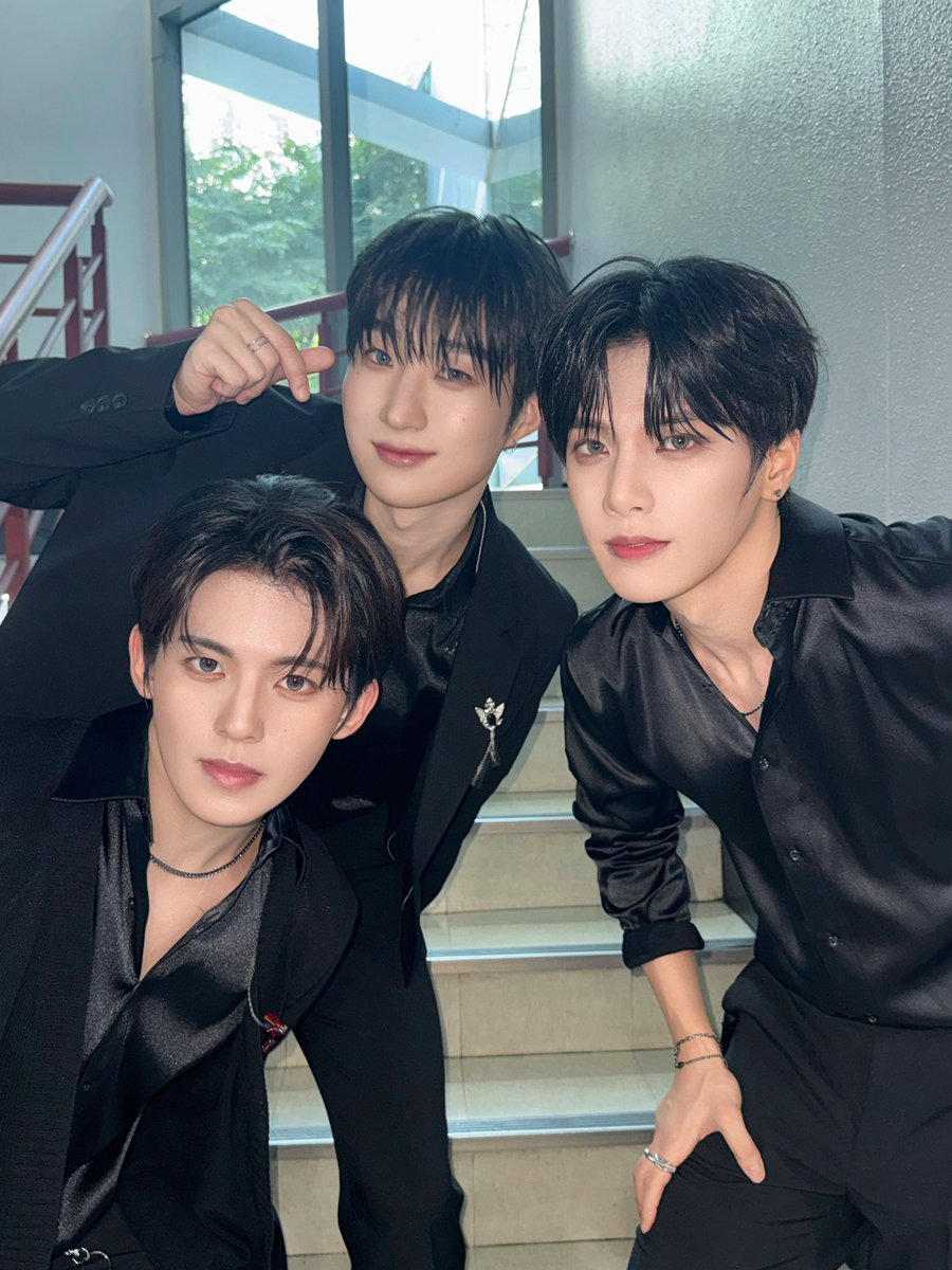 inaminute_offi's tweet photo. 인기가요를 마지막으로 Midnight 음악방송 활동을 마무리했습니다 🌙💖
함께해 주신 이닝 여러분 감사합니다☺️

#Wtsgd_Midnight #Midnight
#InAMinute #인어미닛 https://t.co/FTGhglFCJY