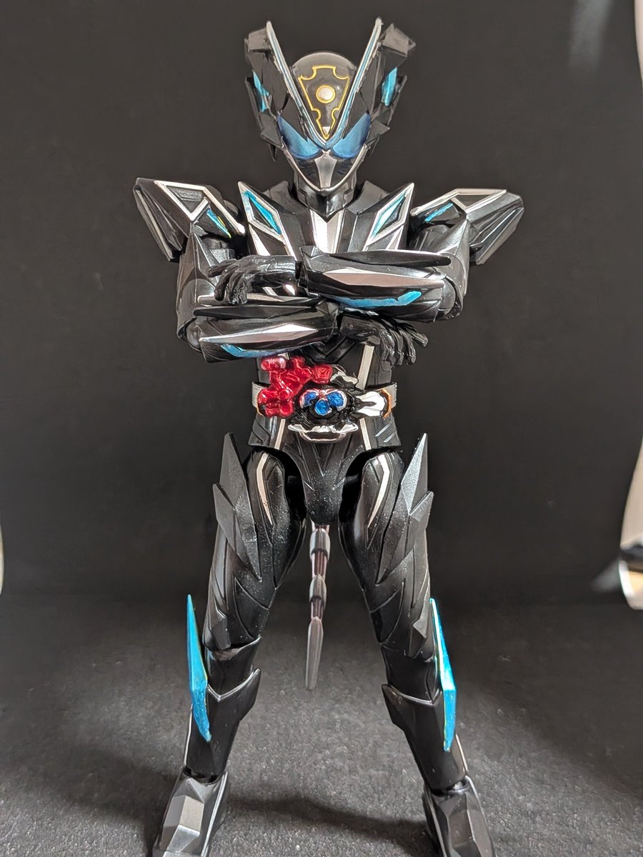 saai_cycle's tweet photo. #仮面ライダーマイス
#TAF
TAFのマイスとリドをプチ改造&amp;塗装して仮面ライダーマイス(先代)を作りました。
5時間ほどかけてプラ板をせっせこ切り貼りしてます。 https://t.co/aubZYLcz1J