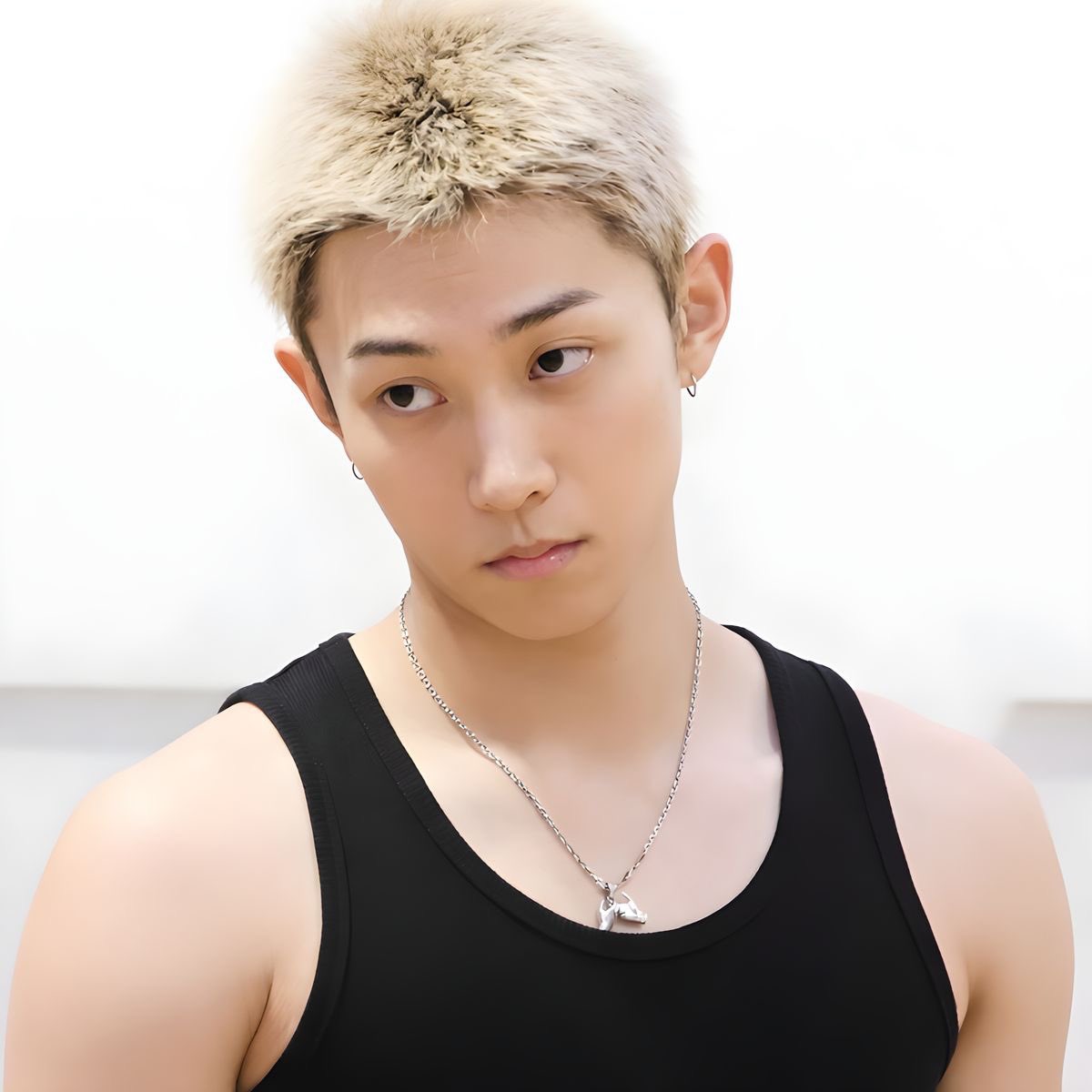 ryuwls's tweet photo. i miss his blond buzz https://t.co/0d3dERIJoy