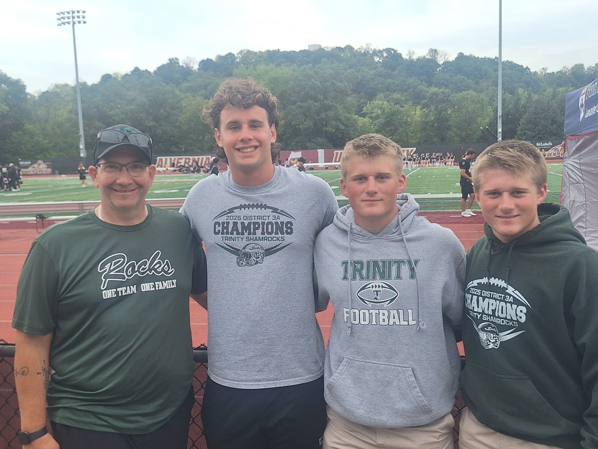b_dunlap20's tweet photo. Had a great game day visit @AlverniaFB. Got to see a great game and win with some of my teammates and coach! Excited to continue the recruitment process!

@Trinity_HSFB @yarnevich 
@CoachDev12 @dunlap5252787 https://t.co/GjTkkmQ55Z