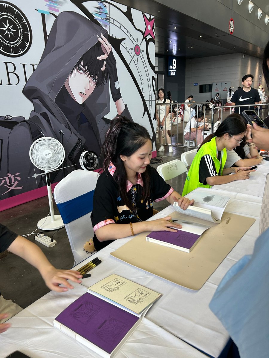 celey253134's tweet photo. Just had the most magical day at the Comic Con! Met my favorite voice actor, scored exclusive manga merch, and already counting down to next year’s event. ， https://t.co/bPIGcS4CVq