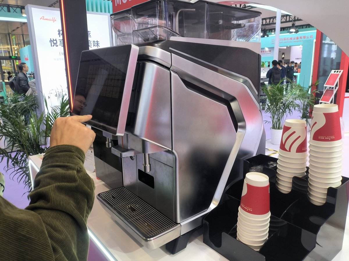 berrh544884's tweet photo. Just tried the new smart café self-ordering kiosk—no lines, perfect latte in 60 seconds! Game-changing quick pick-me-up for busy weekdays ， https://t.co/HXRc8Bo3v8