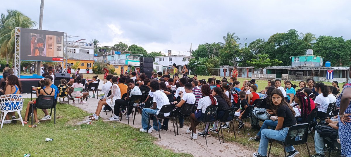 FMC_Cuba's tweet photo. En Consejo popular Dolores Veracruz de San Miguel del Padrón, el Movimiento Participativo #MiBarrioPorLaPatria se desarrollaron act culturales, presentación de películas y Barrio Debate Contra Las Drogas.Los sanmiguelinos disfrutaron una jornada de lujo https://t.co/g6wS4wXOh6