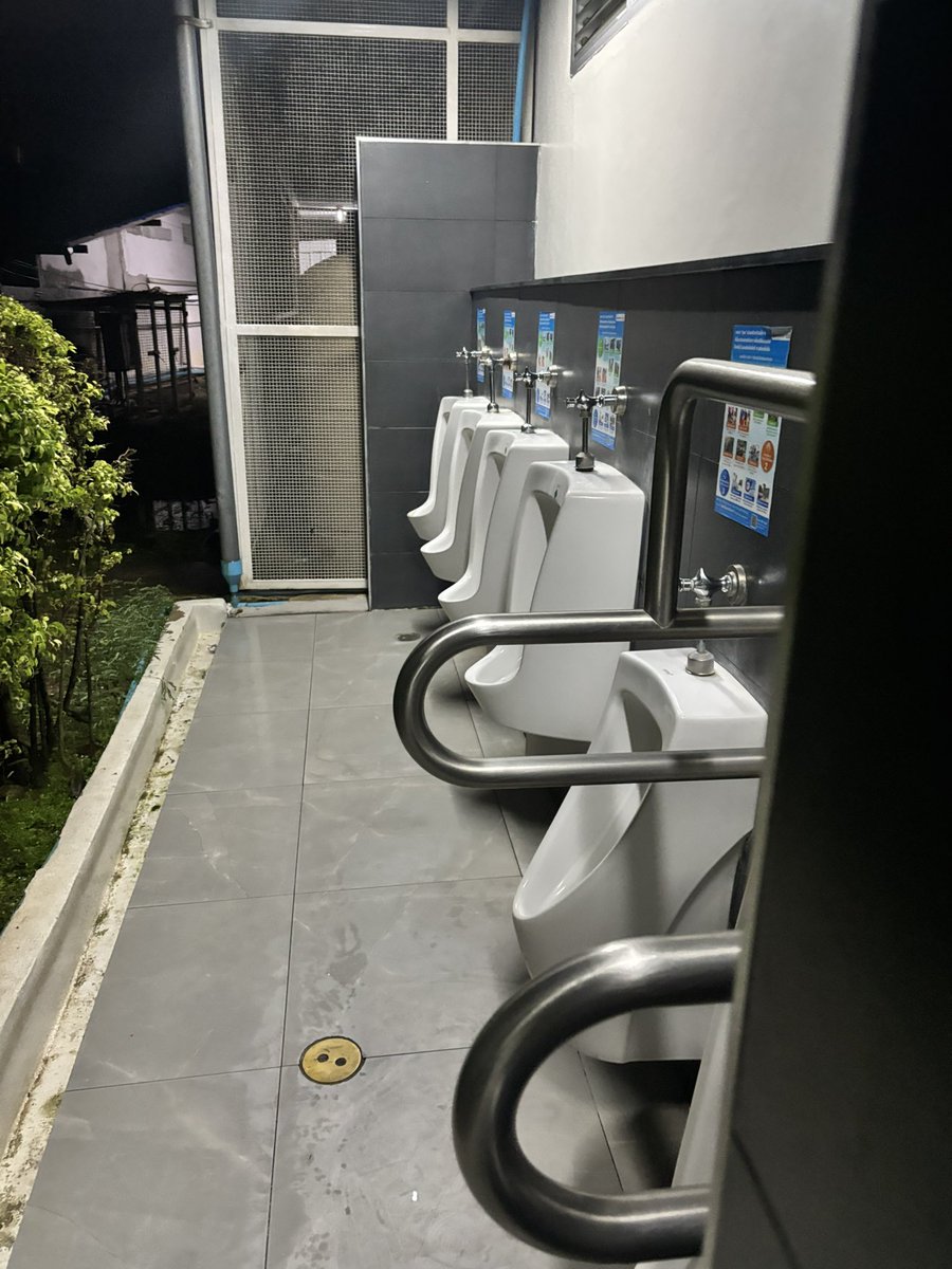 O1032ooo's tweet photo. แวะห้องน้ำ บรรยากาศโครตได้ #เชียงใหม่ #ไบ https://t.co/piuOgxk5mb