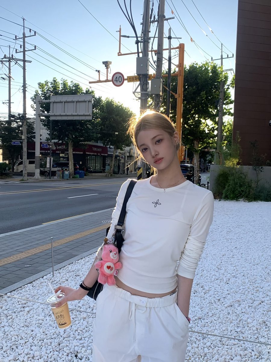 shijwe's tweet photo. 在Seoul晒太阳的天☀️ https://t.co/1d3BMpl8M9